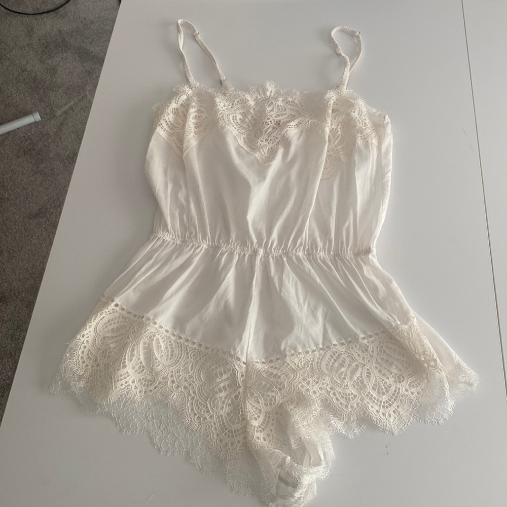 New with tags Victoria’s Secret lace white romper